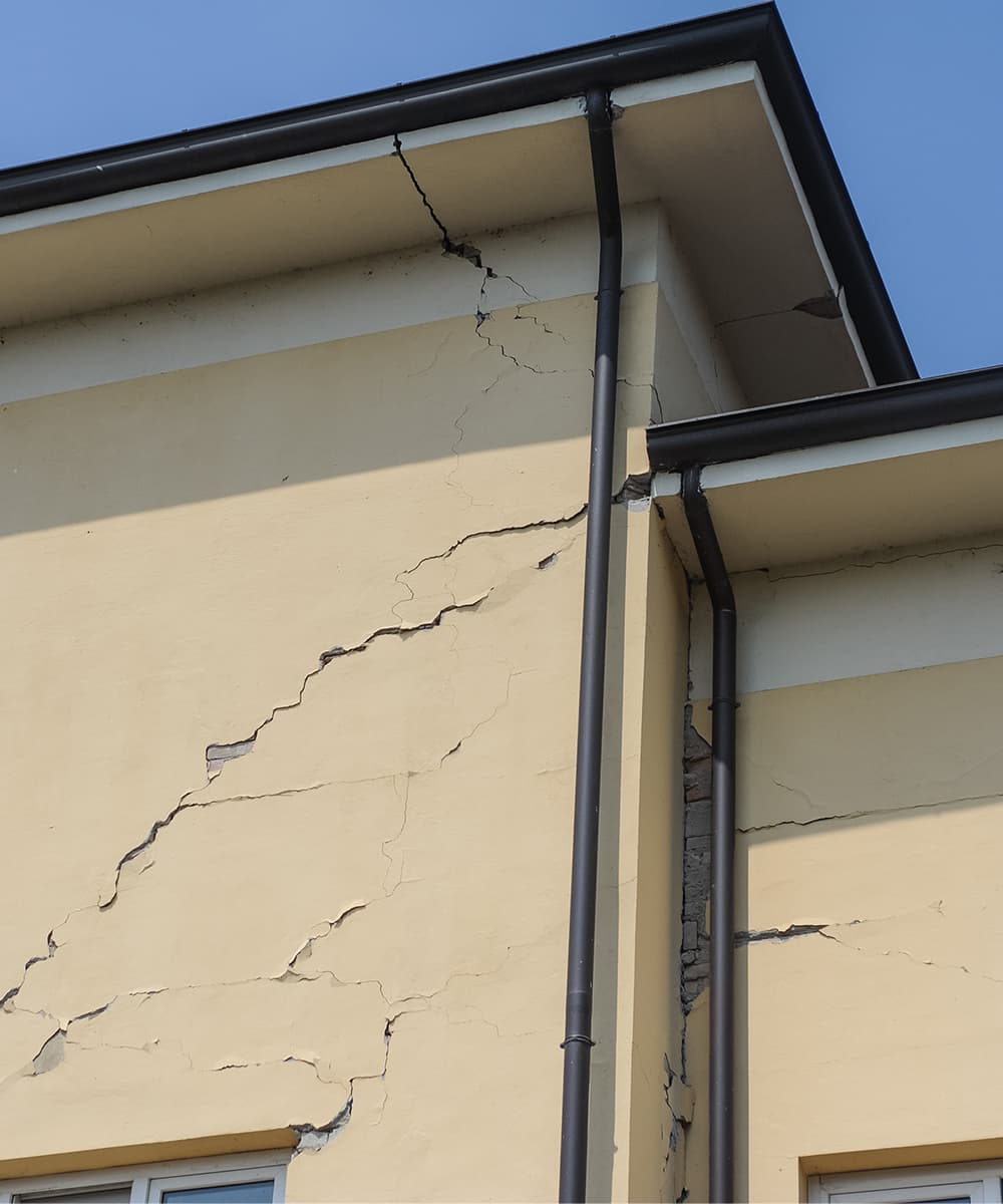 建物ひび割れ